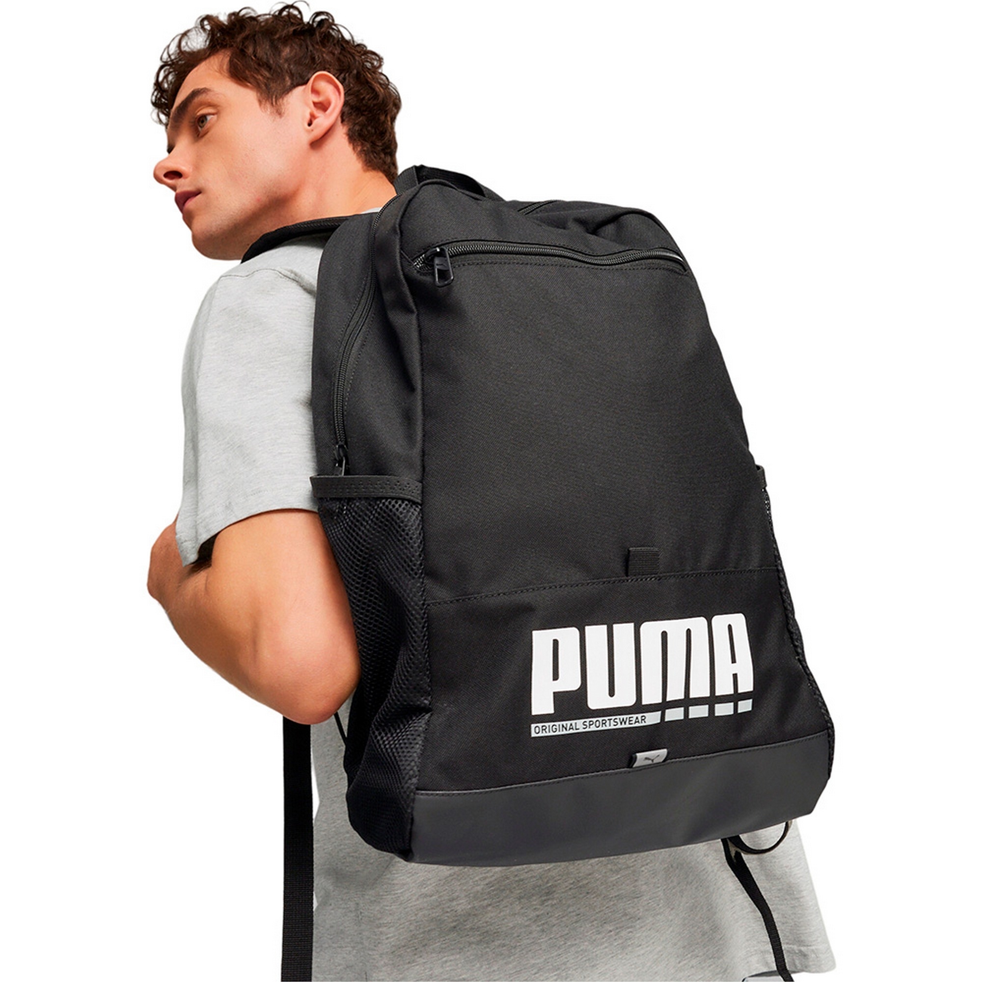 Рюкзак спортивный 47x32x14см, 21л Puma Plus Backpack 09034601 Черный 2000_2000