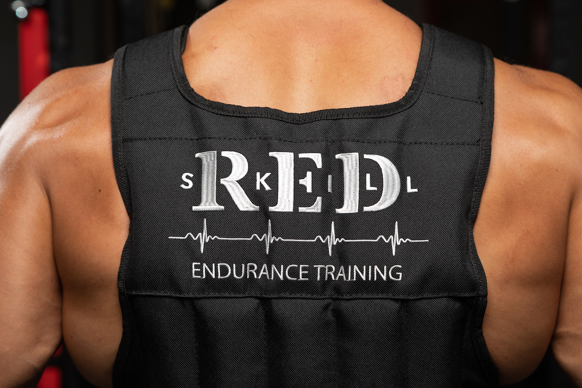Жилет утяжелитель для функциональных тренировок RED Skill, 10 кг, с грузами 1200_800