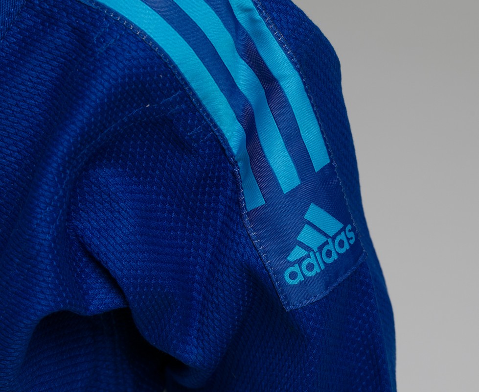 Кимоно для дзюдо Adidas Club синее с голубыми полосками J350B 979_800